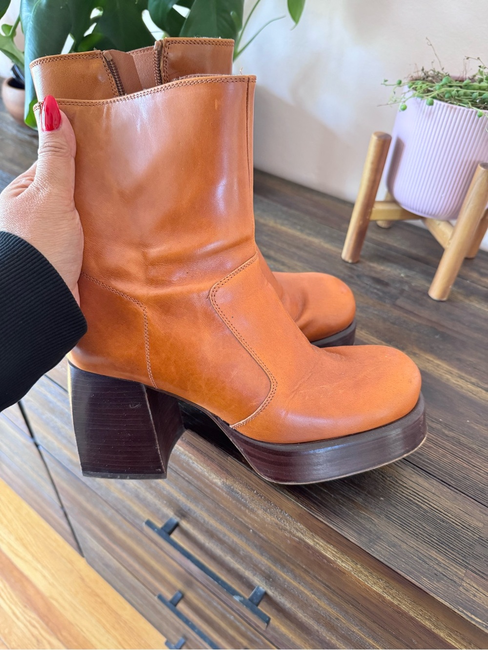 Women’s SZ 10 Caramel + Brown Leather Platform Boots - Picture 2 of 5